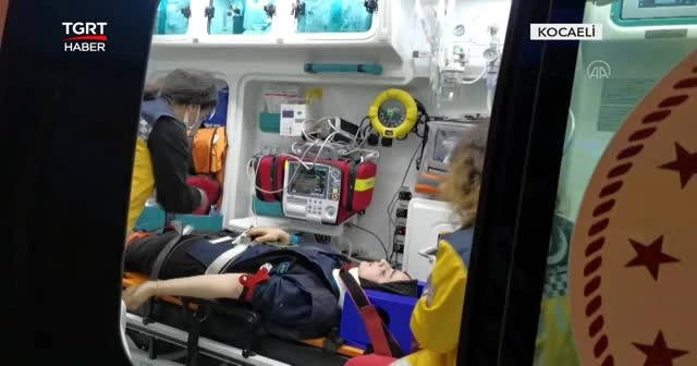 Açık rögar kapağını görmedi.