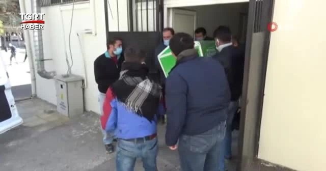 Alacağını isteyen arkadaşını öldürdü