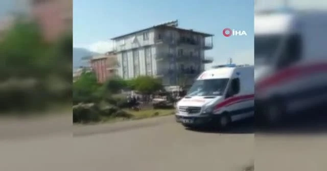 Antalya'da servis minibüsü ile otomobil çarpıştı: 1 ölü, 8 yaralı