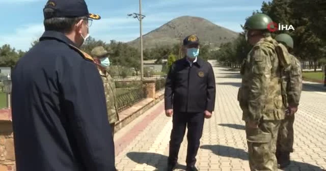Bakan Akar’dan komutanlarla beraber 'tarihi' ziyareti