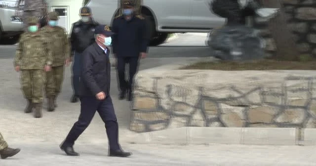 Bakan Akar ve TSK komuta kademesi Irak sınırında