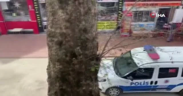Banka önündeki kalabalığı polis dağıttı