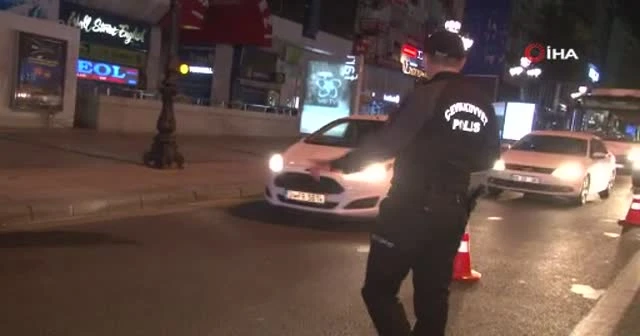 Başkent’te kapanma başladı, polis ekipleri tek tek kontrol etti