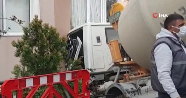 Beşiktaş'ta beton mikseri 6 katlı binaya çarptı