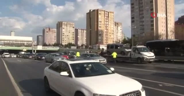 Beylikdüzü E-5’te iki araç çarpıştı: 2 yaralı