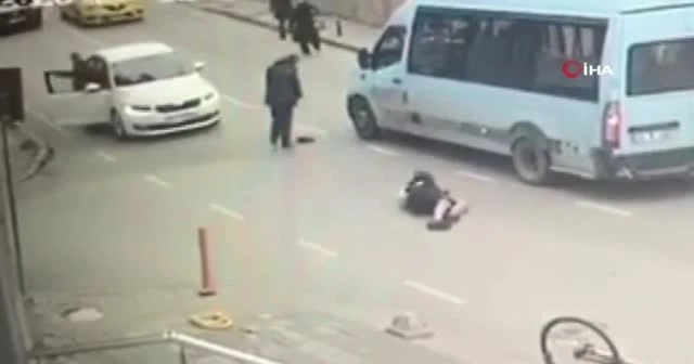 Bisikletli ile yaya çarpıştı