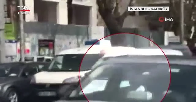 Bunalıma girdi, trafiği birbirine kattı