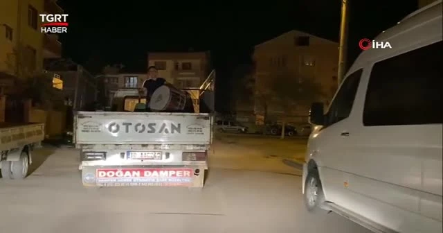 Bursa'nın en küçük davulcusu manileriyle ilgi görüyor