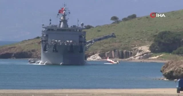 Foça'da düşen uçağın enkazı kaldırıldı