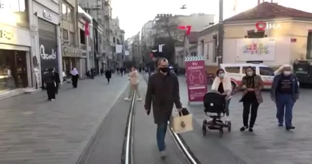 İstiklal Caddesi kısıtlamayla birlikte turistler kaldı