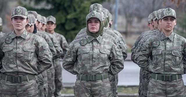 Kadın askerler başörtüsü takabilir