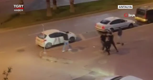 Kaskla kafasına vurdu