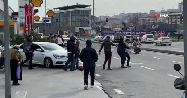 Kasklı ve yumruklu kavga kamerada