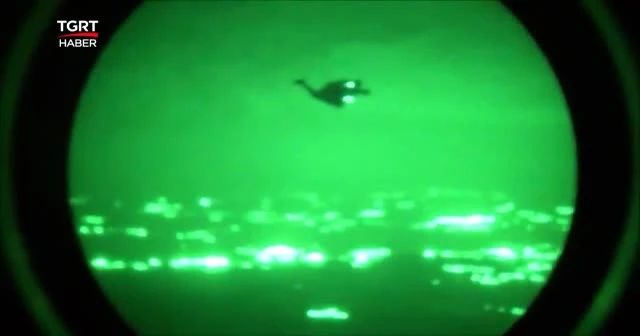 Komandolardan gece yarısı sızma atlayışı