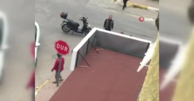 Küçük kızın gözü önünde kaza kavgası