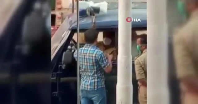 Maske takmadığı için ceza kesen polise tokat attı
