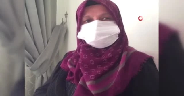 Metroda fasulye ayıklayan teyze vatandaşların ilgi odağı oldu