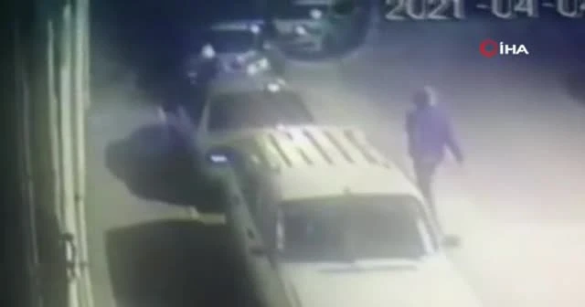 Motosikletteki yemeği çaldı