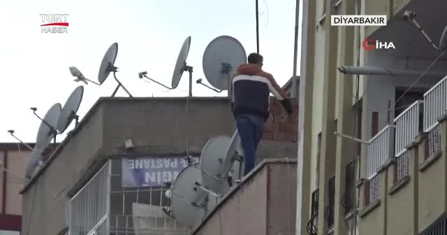 O çatıya çıktı halk film gibi izledi
