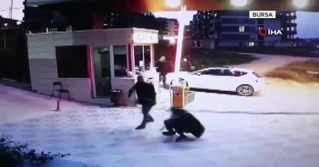 Öfkeli dayı sinirini güvenlikçiden çıkardı