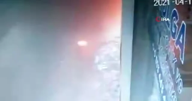 Önce camı kırdı, sonra iş yerini ateşe verdi