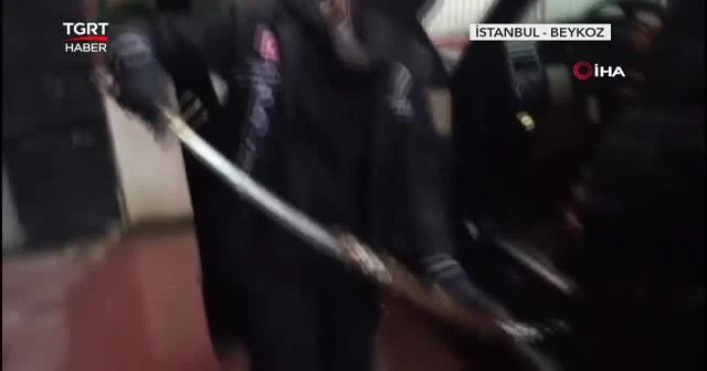 Peker'e ait villada kasayı keserek açtılar