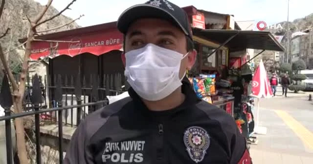 Polislerden HES kodu sorgularken yürekleri ısıtan davranış