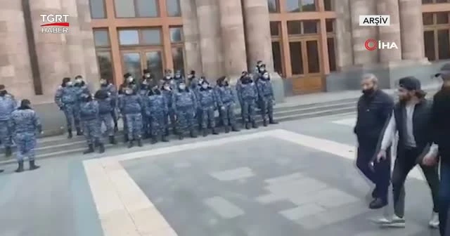Putin ve Paşinyan bir araya geldi