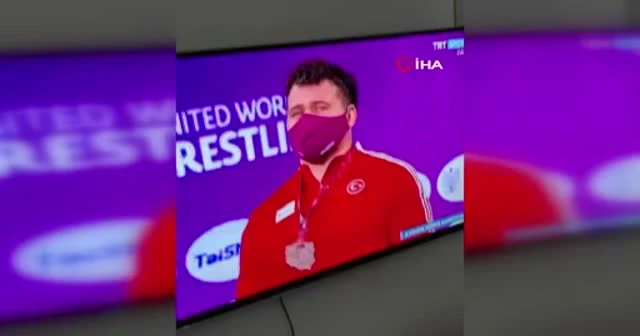 Rıza Kayaalp'in minik kızı babasının sevincine ortak oldu