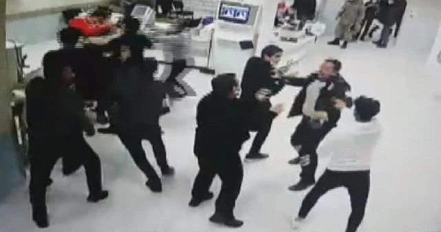 Sağlık çalışanlarına saldırı anı kamerada