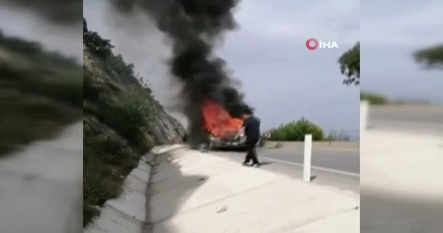 Seyir halindeki kamyonet alev alev yandı