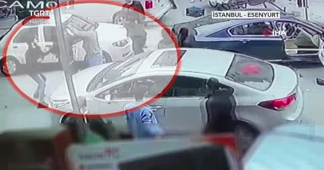 Sopalar, parke taşları havada uçuştu
