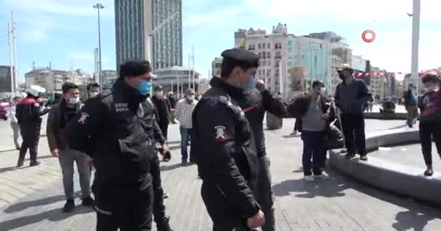 Taksim’de İranlı turist ile seyyar satıcılar birbirine girdi