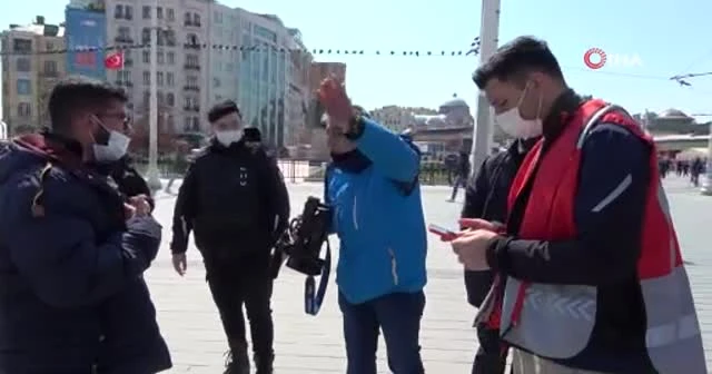 Taksim Meydan’da seyyar satıcılar gazeteciyi darp etti