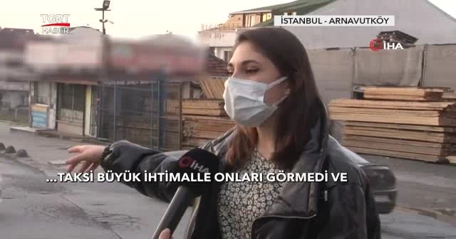 Taksinin çarptığı iki genç yola savruldu