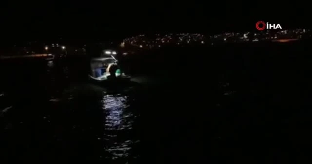 Tekneler karaya oturdu, 7 kişi mahsur kaldı