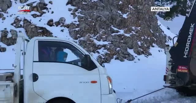 Yaylada mahsur kalan 8 kişi kurtarıldı
