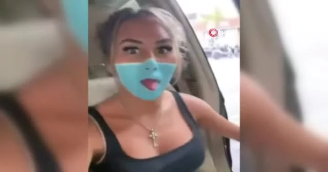 Yüzlerine yaptıkları maske makyajı pasaportlarından etti