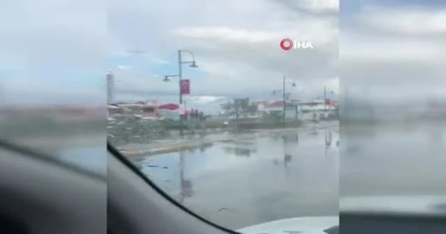 Ayvalık’ı fırtına vurdu