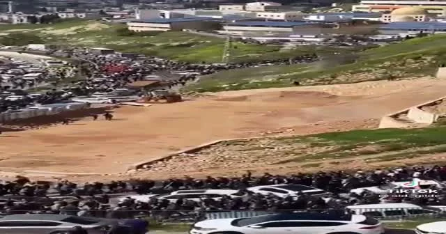 Binlerce Filistinli Mescid-i Aksa’ya gidiyor