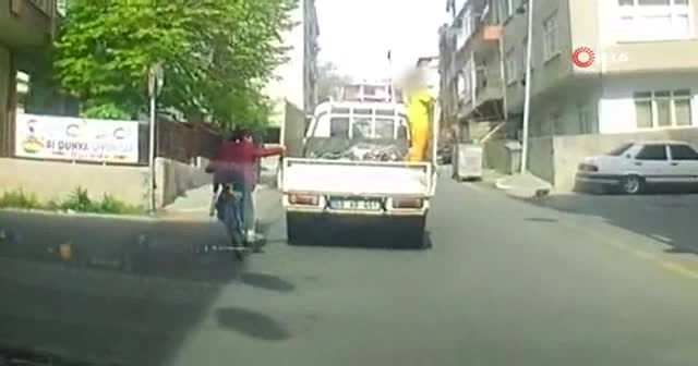 Bisikletiyle ölümüne yolculuk kamerada: Uyaranlara tepki gösterdi