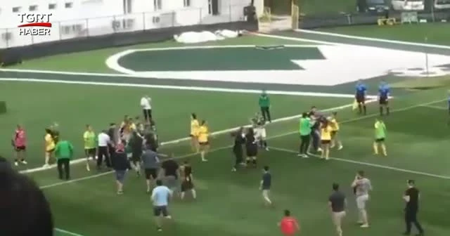 Bulagristan'da kadın futbolcular kavga etti