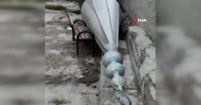 Fırtına minarenin kubbesini devirdi!