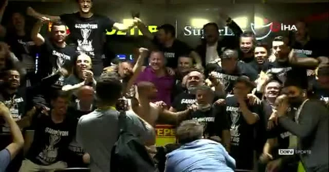 Futbolculardan Sergen Yalçın'a sürpriz