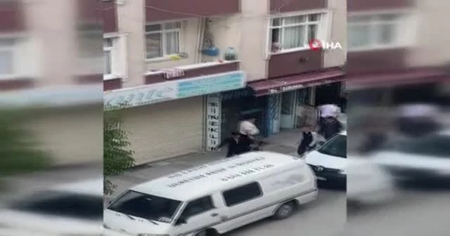 Gençlerin tekme tokat kavgası kamerada