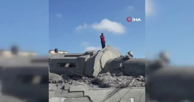 İsrail'in saldırıları ezanı dindiremedi