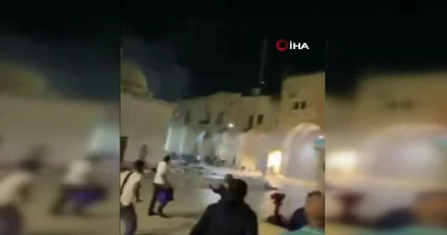 İsrail polisi Mescid-i Aksa’da cemaate saldırdı