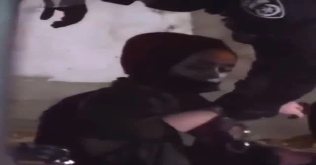 İsrail zulmünü gülümseyerek karşıladı