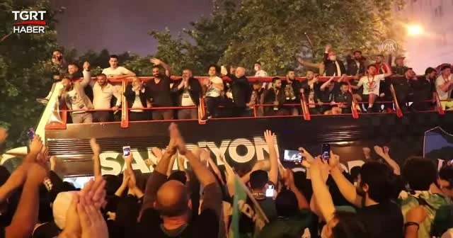 Kocaelisporlu futbolcu takım otobüsünden düştü