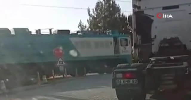 Makinist treni durdurup alış veriş yaptı